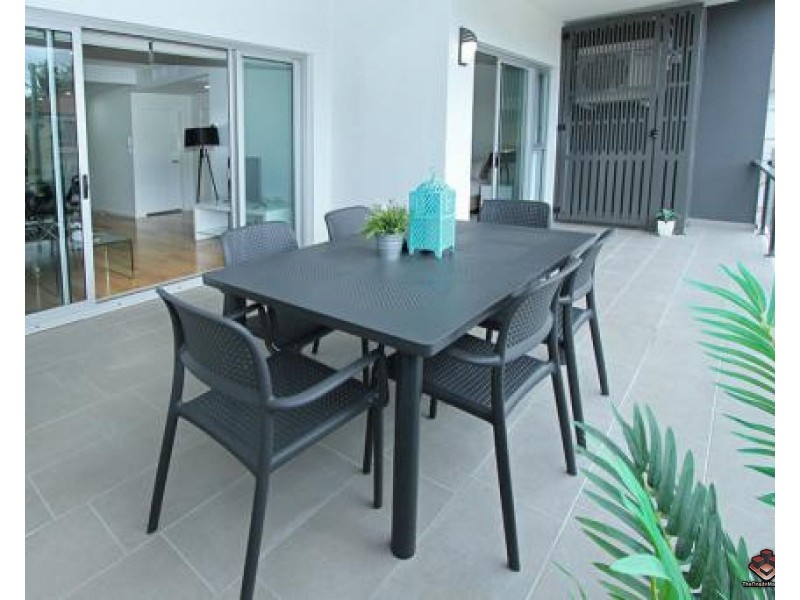 2 Laurence Street, St Lucia QLD 4067