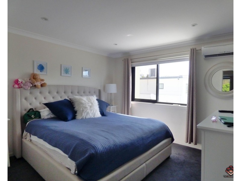 16 Surbiton Court, Carindale QLD 4152