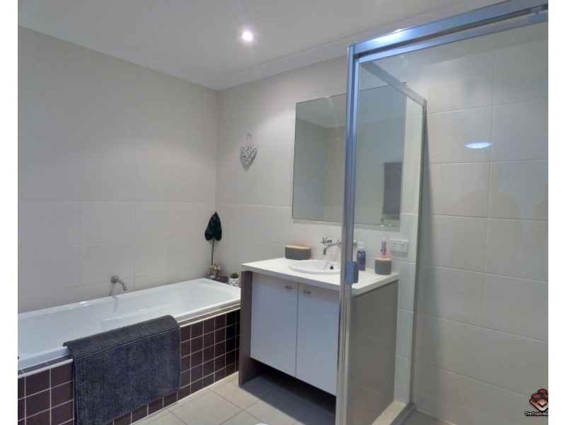 16 Surbiton Court, Carindale QLD 4152