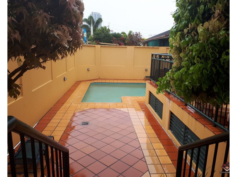 12 Spendelove Avenue, Southport QLD 4215