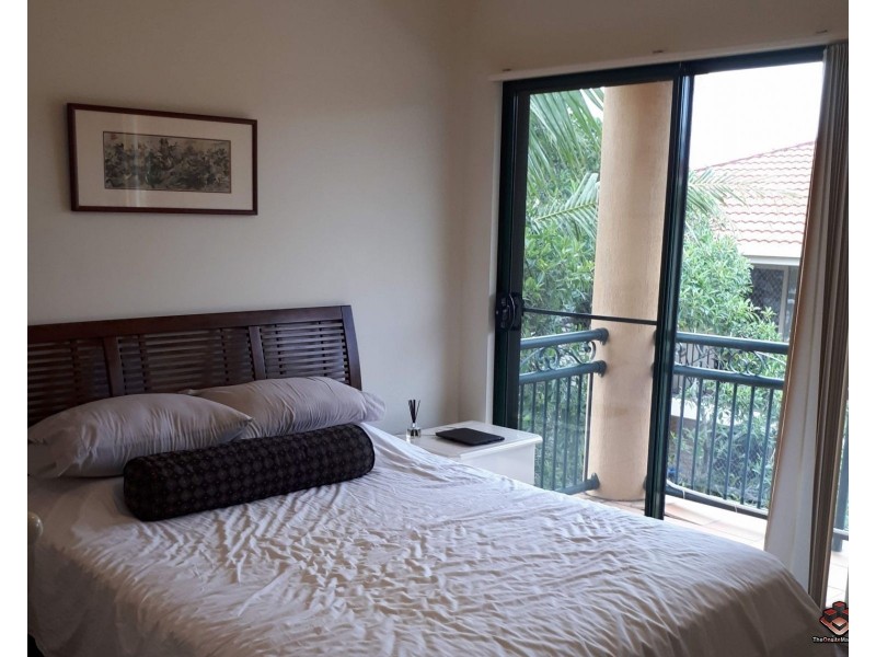 12 Spendelove Avenue, Southport QLD 4215