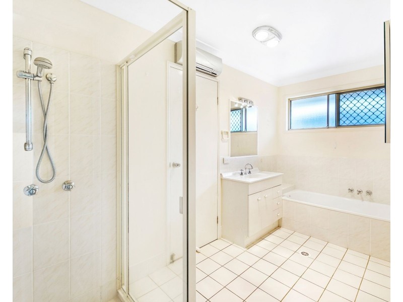 12 Bluemoon Close, Burleigh Waters QLD 4220