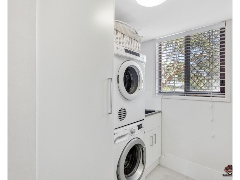 20A Old Burleigh Road, Surfers Paradise QLD 4217