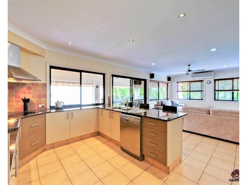 555 Oyster Cove Promenade, Helensvale QLD 4212