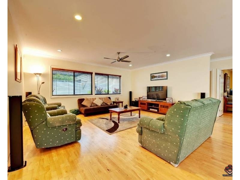555 Oyster Cove Promenade, Helensvale QLD 4212