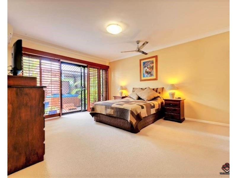 555 Oyster Cove Promenade, Helensvale QLD 4212