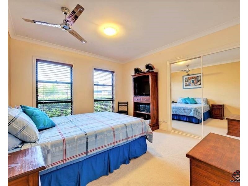 555 Oyster Cove Promenade, Helensvale QLD 4212