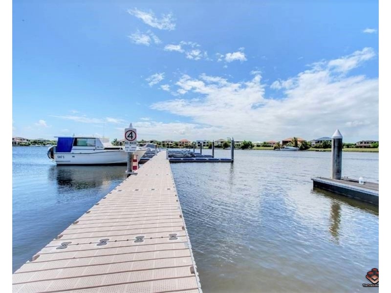 555 Oyster Cove Promenade, Helensvale QLD 4212