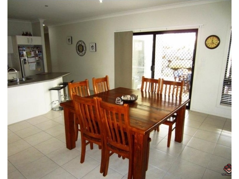 8 Highland Drive, Seventeen Mile Rocks QLD 4073