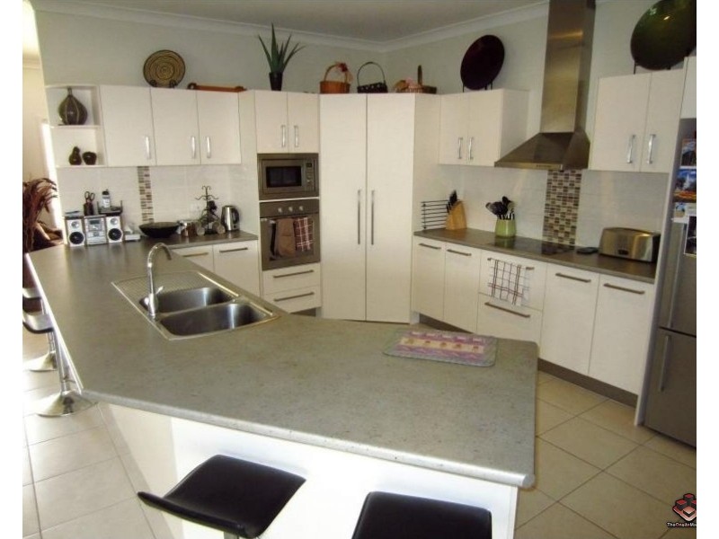 8 Highland Drive, Seventeen Mile Rocks QLD 4073