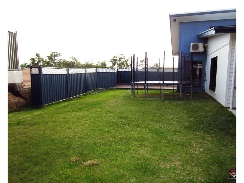 8 Highland Drive, Seventeen Mile Rocks QLD 4073