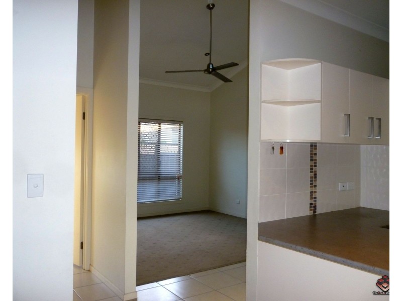 8 Highland Drive, Seventeen Mile Rocks QLD 4073