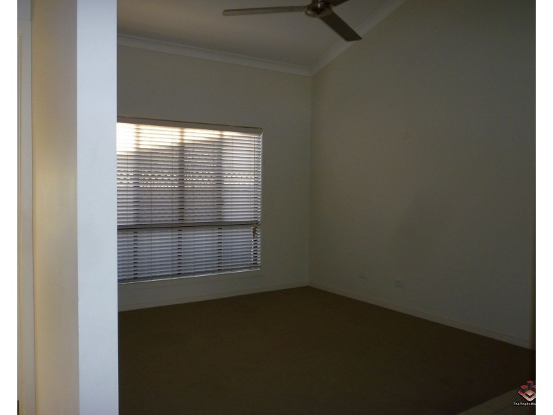 8 Highland Drive, Seventeen Mile Rocks QLD 4073