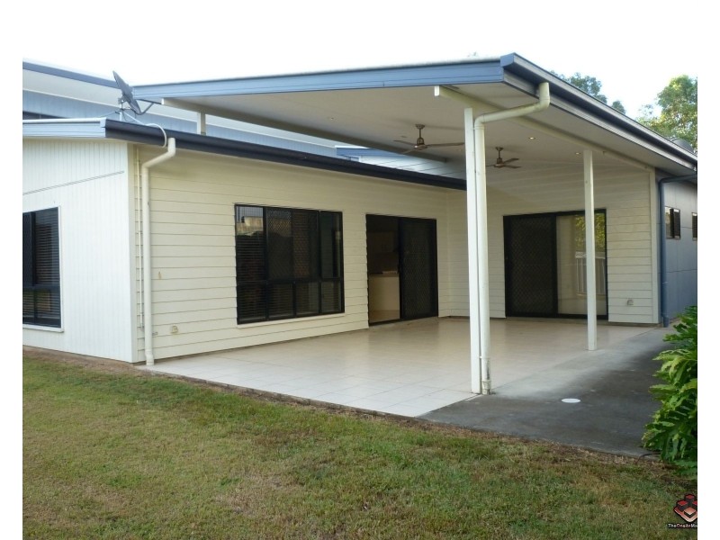 8 Highland Drive, Seventeen Mile Rocks QLD 4073