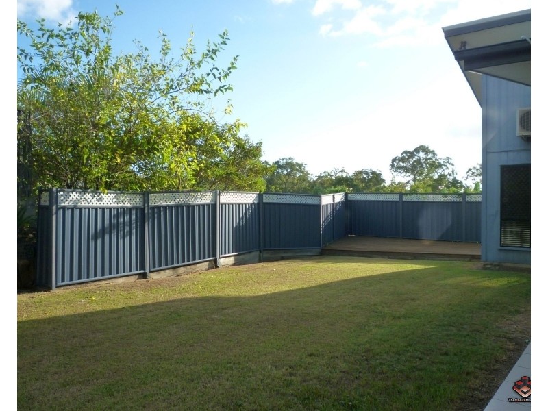 8 Highland Drive, Seventeen Mile Rocks QLD 4073
