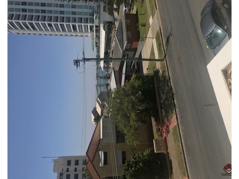 20 Labrador Street, Labrador QLD 4215