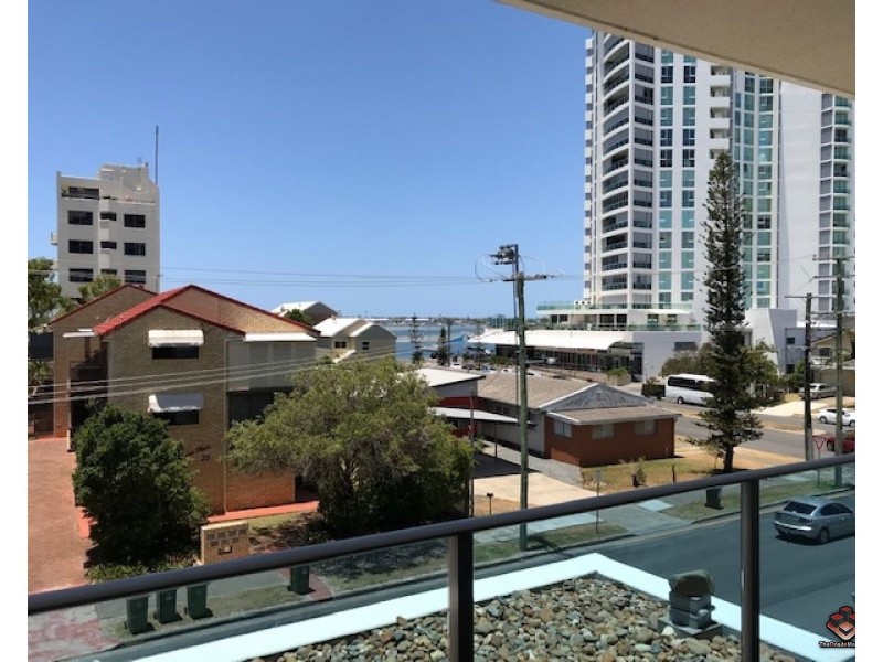 20 Labrador Street, Labrador QLD 4215