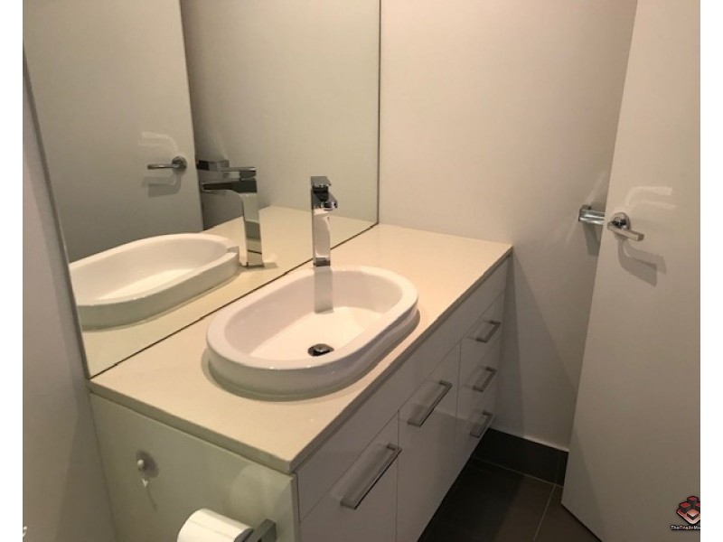 20 Labrador Street, Labrador QLD 4215