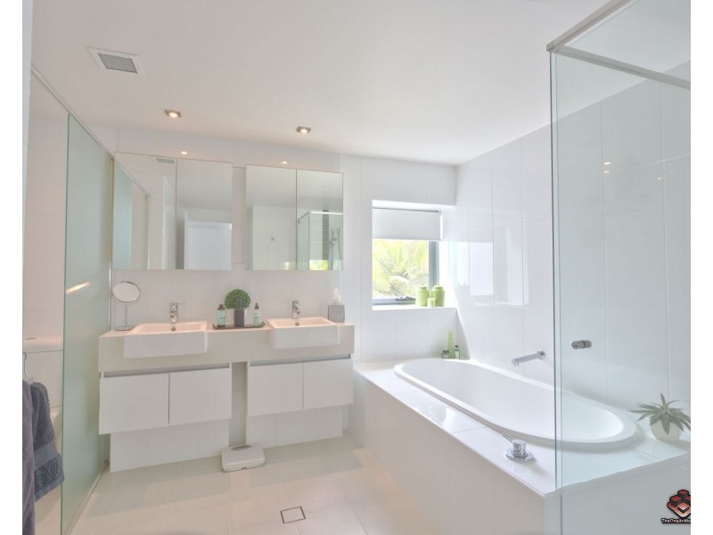 20-28 Bayview Street, Runaway Bay QLD 4216