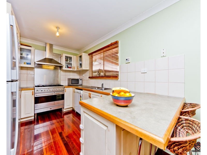 11 Sunblest Court, Eatons Hill QLD 4037