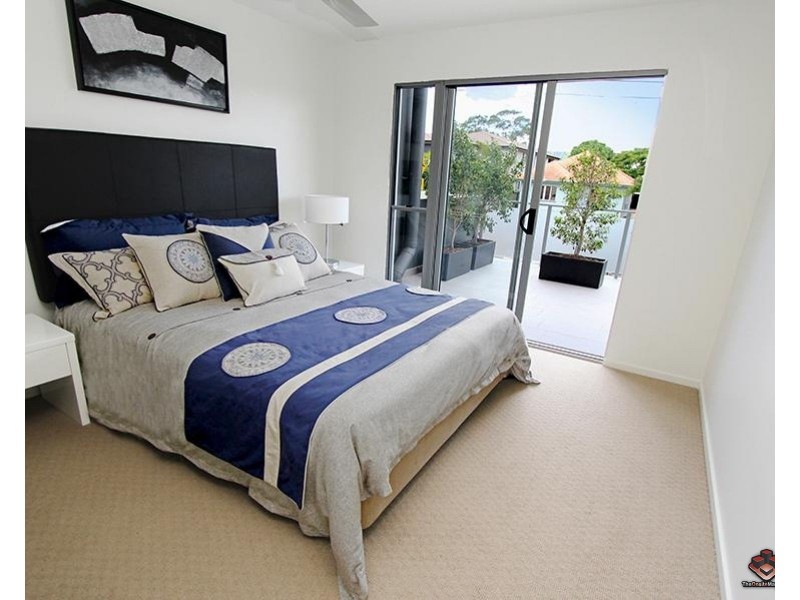 2 Laurence Street, St Lucia QLD 4067