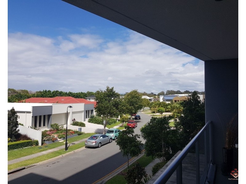 15 Compass Drive, Biggera Waters QLD 4216