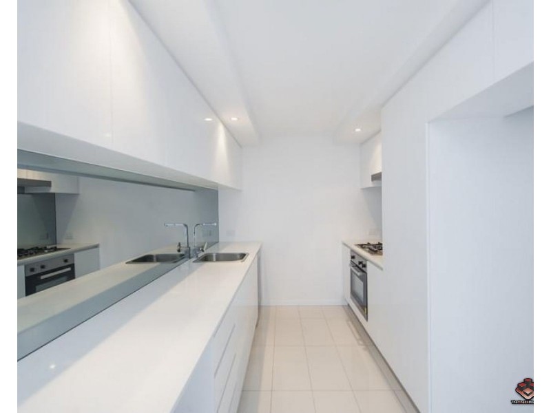 11 Compass, Biggera Waters QLD 4216