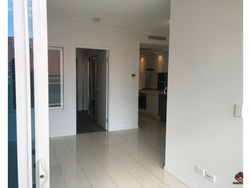 208/20 Labrador Street, Labrador QLD 4215