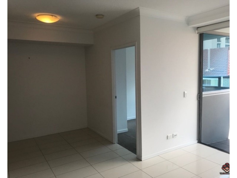 208/20 Labrador Street, Labrador QLD 4215