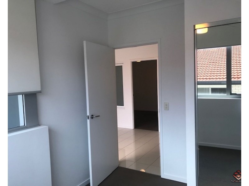 208/20 Labrador Street, Labrador QLD 4215