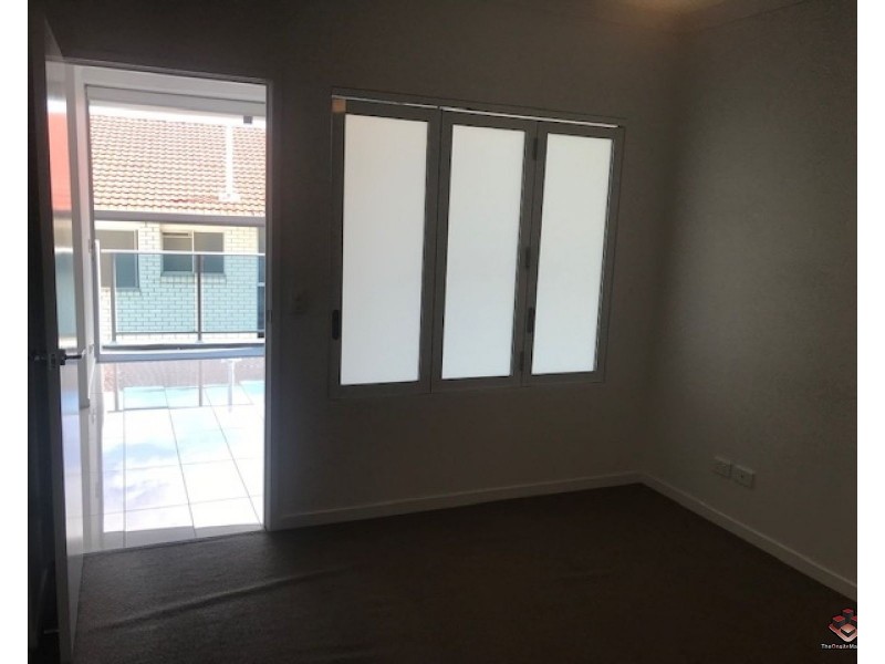 208/20 Labrador Street, Labrador QLD 4215