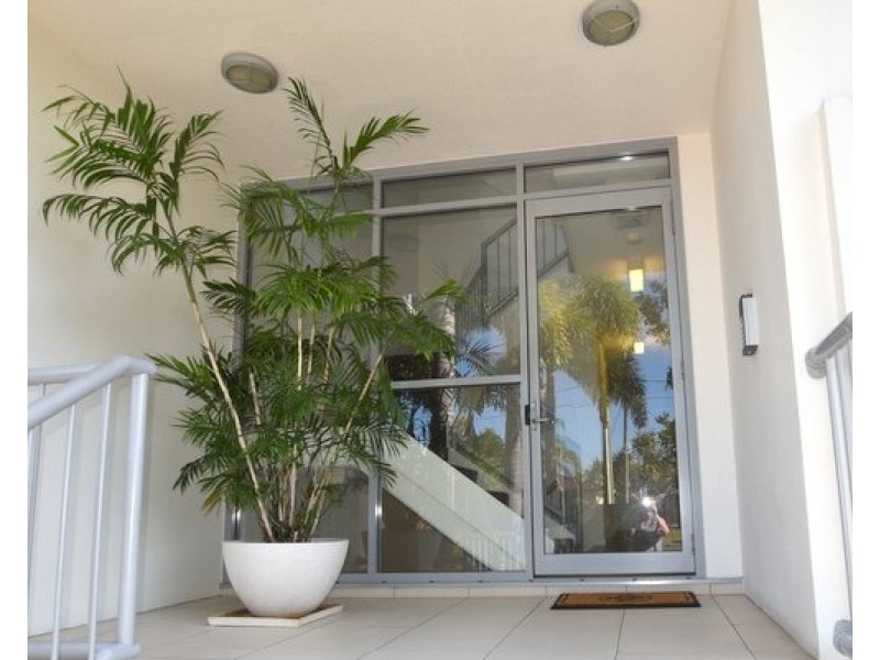 10 Victor Avenue, Paradise Point QLD 4216