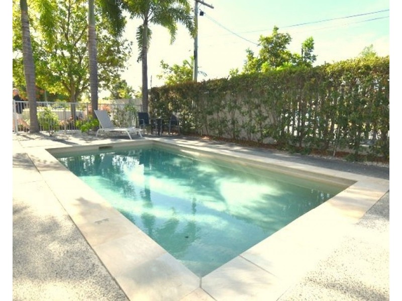 10 Victor Avenue, Paradise Point QLD 4216