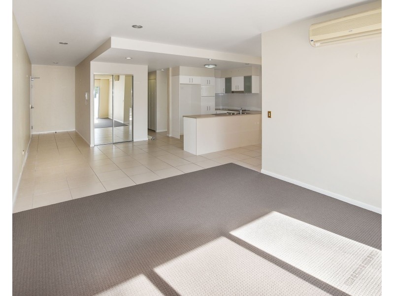 10 Victor Avenue, Paradise Point QLD 4216