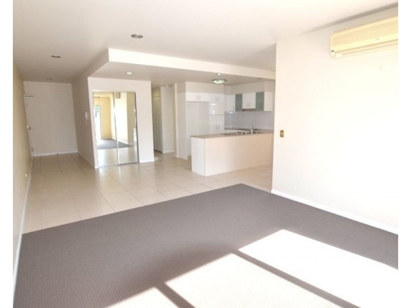 10 Victor Avenue, Paradise Point QLD 4216