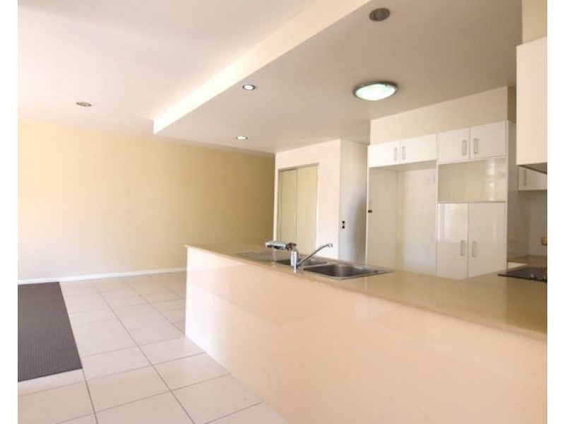 10 Victor Avenue, Paradise Point QLD 4216