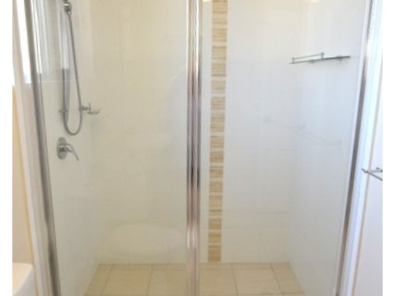 10 Victor Avenue, Paradise Point QLD 4216