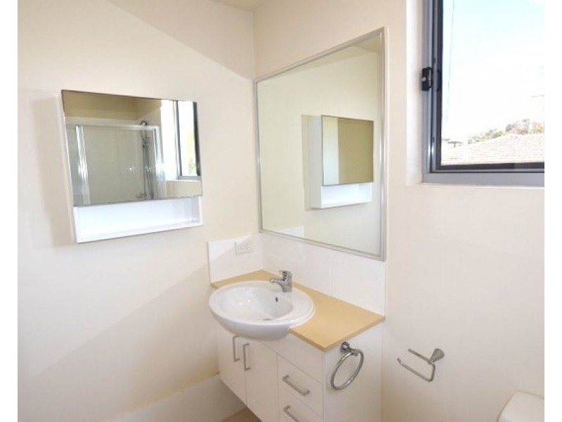 10 Victor Avenue, Paradise Point QLD 4216