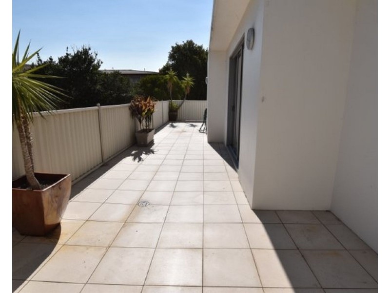 10 Victor Avenue, Paradise Point QLD 4216