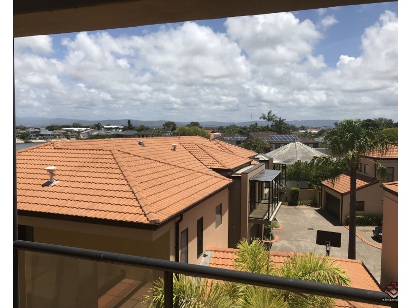 24 Slatyer Avenue, Bundall QLD 4217