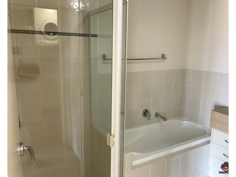 24 Slatyer Avenue, Bundall QLD 4217