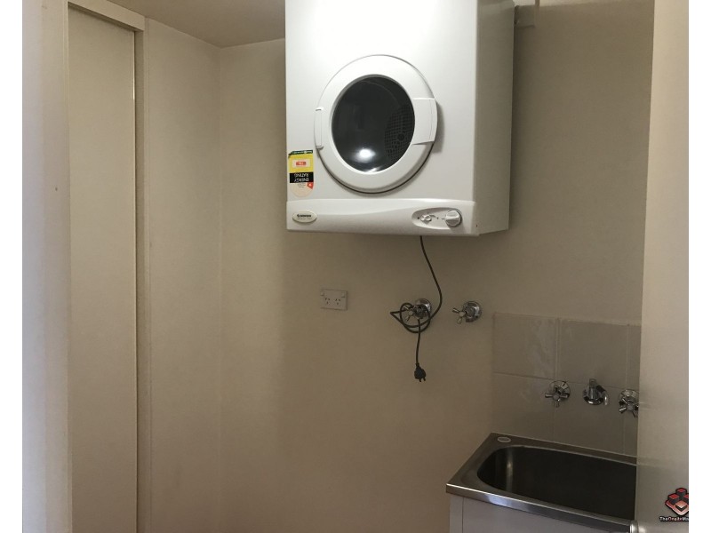 24 Slatyer Avenue, Bundall QLD 4217