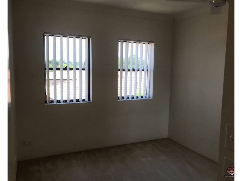 24 Slatyer Avenue, Bundall QLD 4217