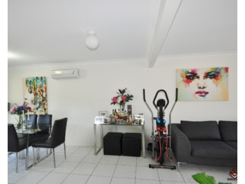 130 Jutland Street, Oxley QLD 4075