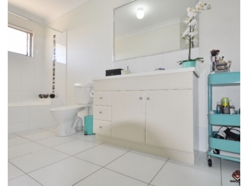 130 Jutland Street, Oxley QLD 4075