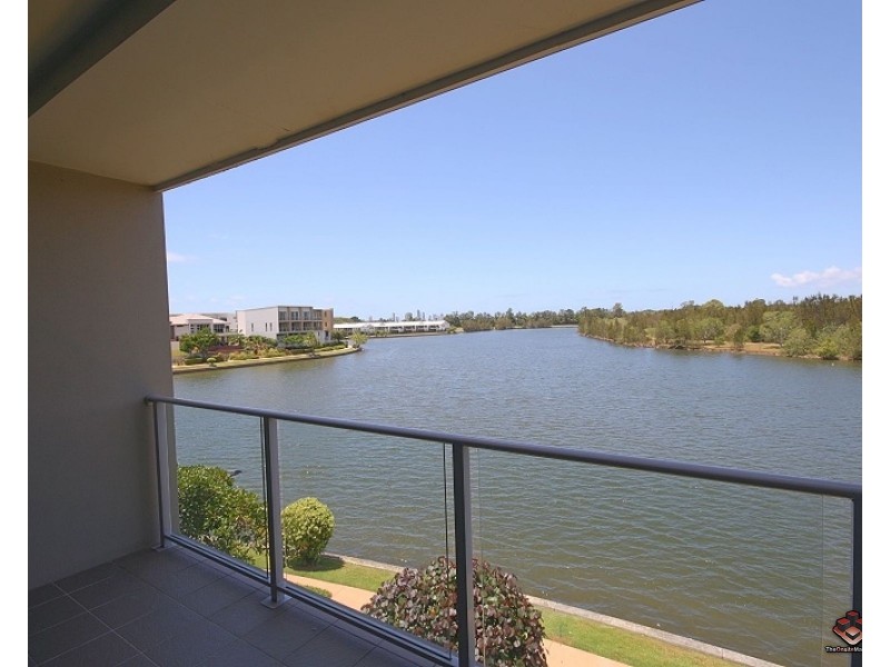 5036 Emerald Islands Drive, Carrara QLD 4211