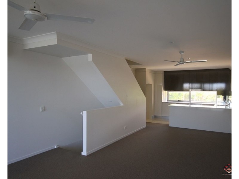5036 Emerald Islands Drive, Carrara QLD 4211