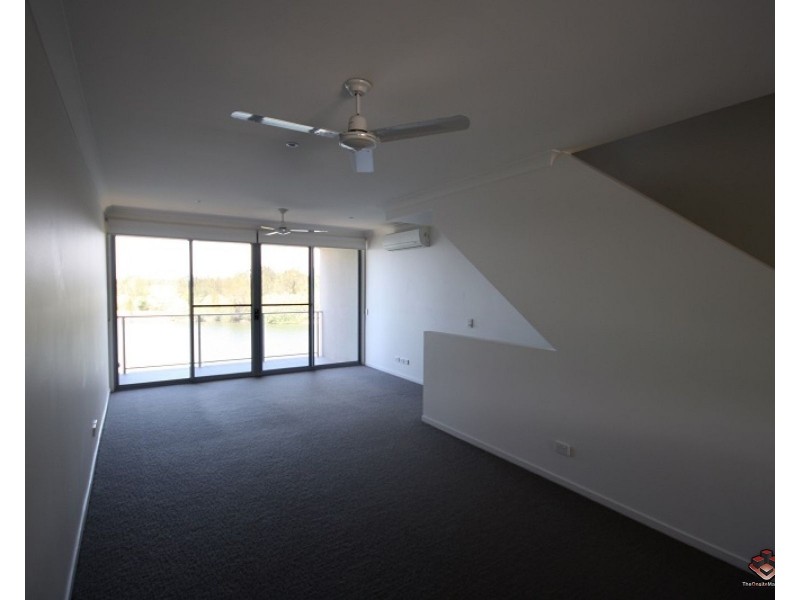 5036 Emerald Islands Drive, Carrara QLD 4211