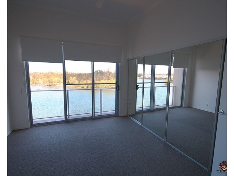 5036 Emerald Islands Drive, Carrara QLD 4211