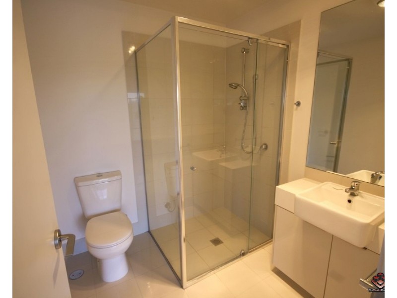 5036 Emerald Islands Drive, Carrara QLD 4211